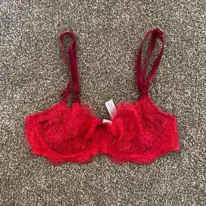 Red VS Bra